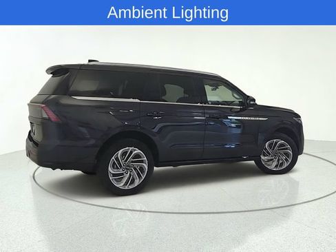 Used 2025 Lincoln Navigator Reserve AWD/4WD image 6