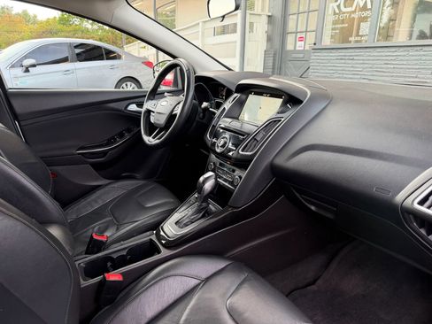 Used 2017 Ford Focus Titanium FWD image 23