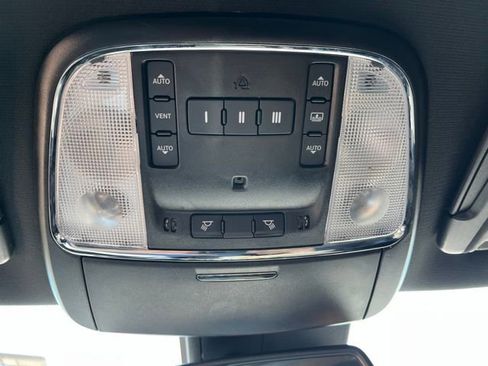 Used 2023 Chrysler 300 C RWD image 21