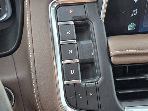 Used 2024 Chevrolet Tahoe High Country AWD/4WD image 30