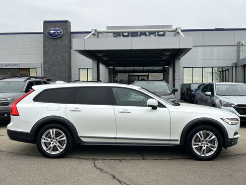 Used 2018 Volvo V90 T5 Cross Country w/ Plus Package image 8