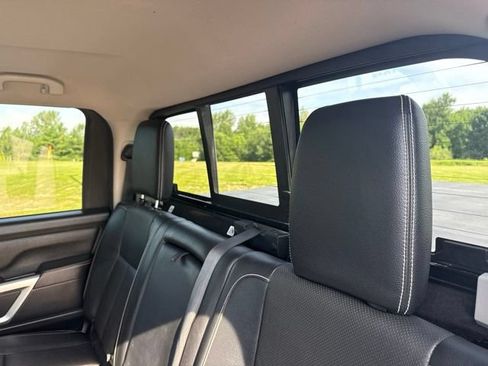 Used 2019 Nissan Titan PRO-4X AWD/4WD image 36