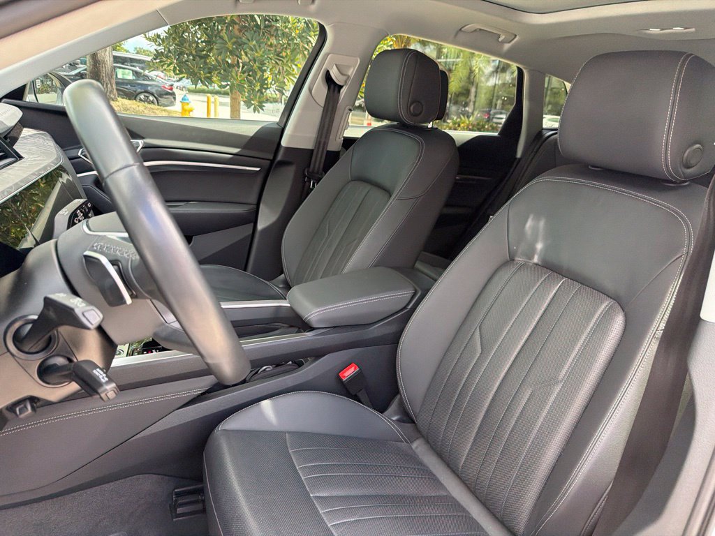 Used 2022 Audi e-tron Premium Plus AWD/4WD image 3