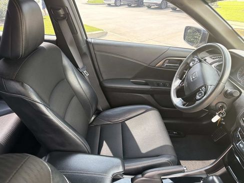 Used 2017 Honda Accord Sport image 10