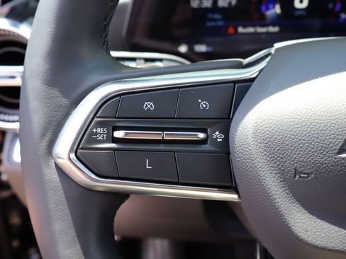 Used 2025 Chevrolet Equinox LT FWD image 13