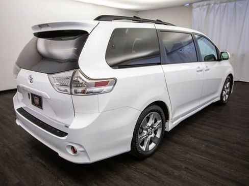 Used 2017 Toyota Sienna SE w/ SE Preferred Package image 10