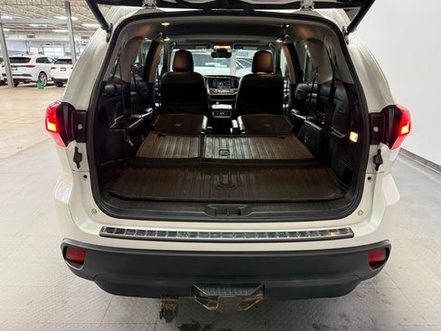 Used 2019 Toyota Highlander XLE image 25