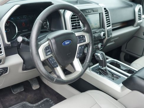 Used 2016 Ford F150 Lariat w/ Equipment Group 502A Luxury AWD/4WD image 9