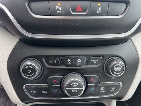 Used 2020 Jeep Cherokee Latitude Lux w/ Comfort/Convenience Group image 31