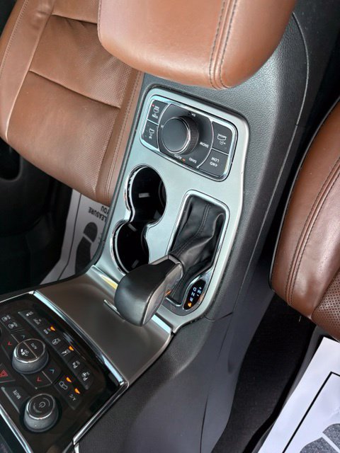 Used 2020 Jeep Grand Cherokee Overland AWD/4WD image 18