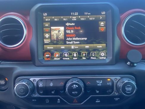 Used 2023 Jeep Gladiator Rubicon w/ Cold Weather Group image 19