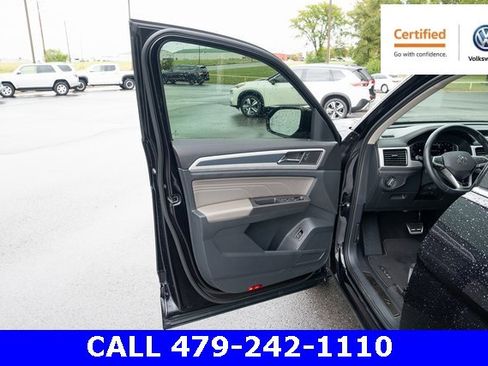 Certified 2022 Volkswagen Atlas SEL R-Line image 11