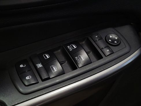 Used 2019 Jeep Cherokee Limited image 27