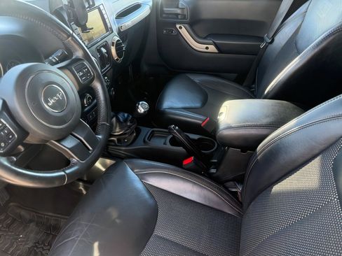 Used 2016 Jeep Wrangler Unlimited Sahara image 19