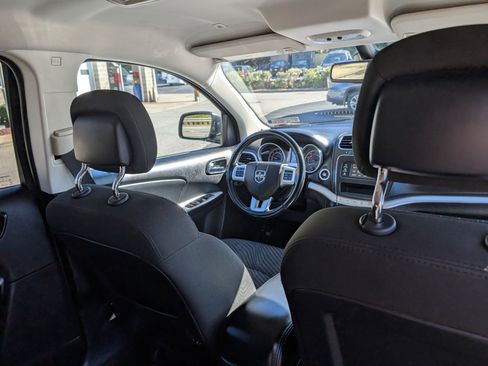 Used 2019 Dodge Journey SE w/ Premium Group image 23