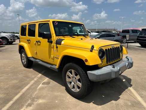 Used 2015 Jeep Wrangler Unlimited Sahara w/ Max Tow Package AWD/4WD image 1