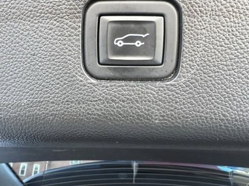 Used 2020 Chevrolet Traverse LT w/ Driver Confidence II Package image 23