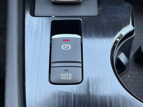 Used 2025 Nissan Rogue SV FWD image 30