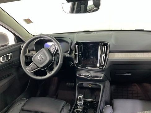 Certified 2023 Volvo XC40 B5 Plus w/ Climate Package image 31
