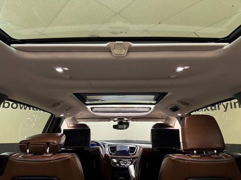 Used 2017 Chrysler Pacifica Limited image 20