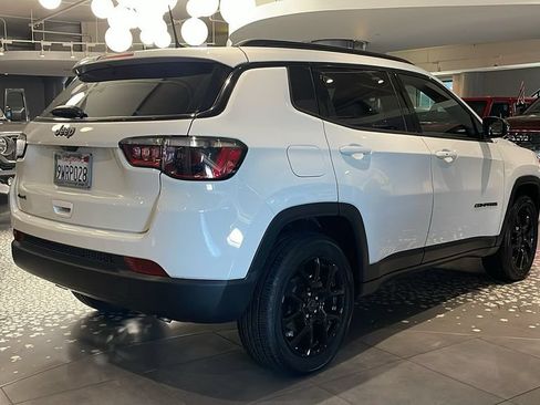 Used 2026 Jeep Compass Latitude AWD/4WD image 4