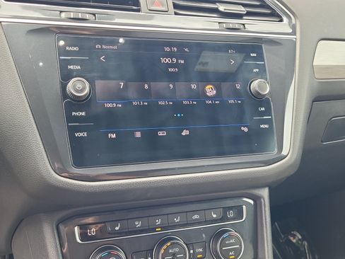 Used 2019 Volkswagen Tiguan SEL R-Line AWD/4WD image 17