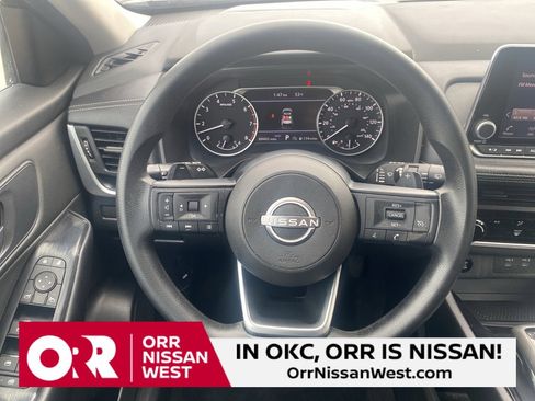 Used 2024 Nissan Rogue S image 22