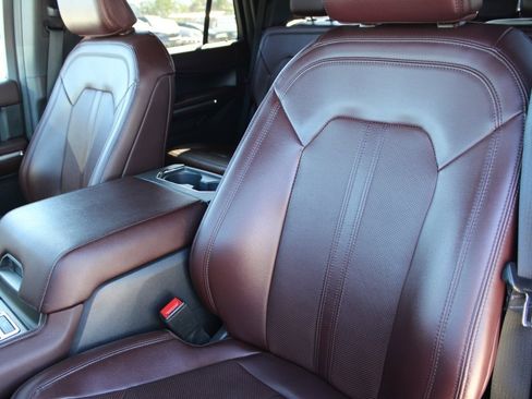 Used 2024 Ford Expedition Limited image 25