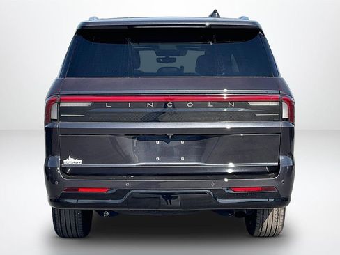 Used 2025 Lincoln Navigator Reserve AWD/4WD image 7