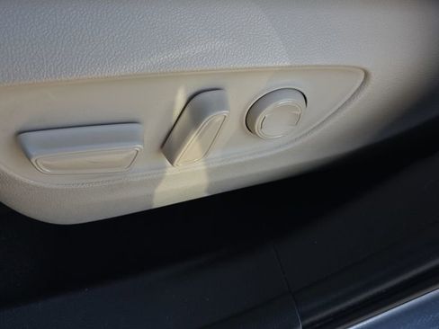 Used 2023 Toyota Highlander XLE image 24