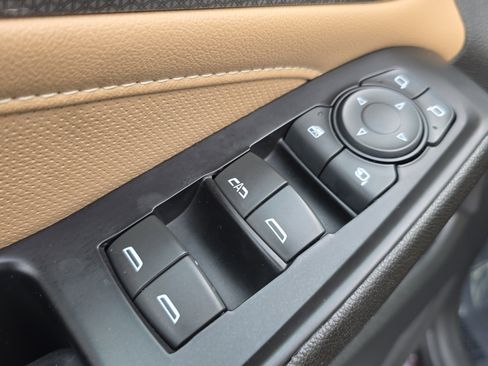 Used 2023 Chevrolet Traverse Premier image 24