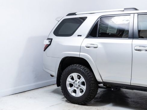 Used 2022 Toyota 4Runner SR5 Premium w/ Moonroof Package AWD/4WD image 11