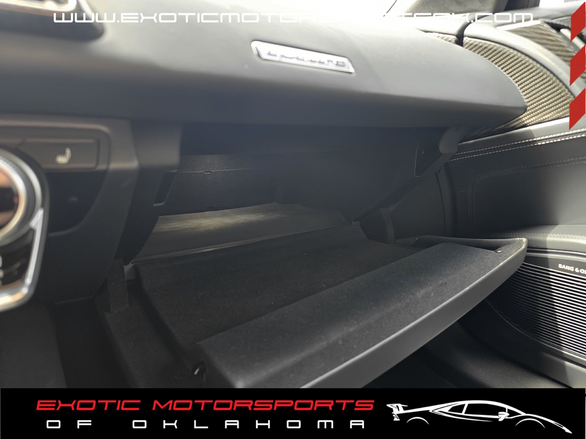 Used 2017 Audi R8 V10 w/ Carbon Exterior Package AWD/4WD image 47