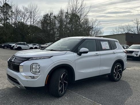 Used 2023 Mitsubishi Outlander SE image 14