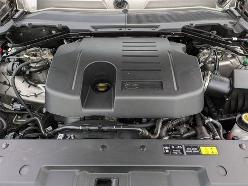 Used 2023 Land Rover Defender 130 X-Dynamic SE image 35