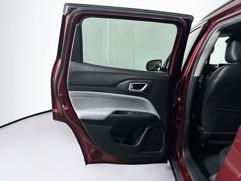 Used 2022 Jeep Compass Latitude image 25