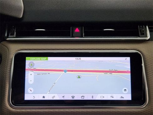 Used 2018 Land Rover Range Rover Velar R-Dynamic SE image 17