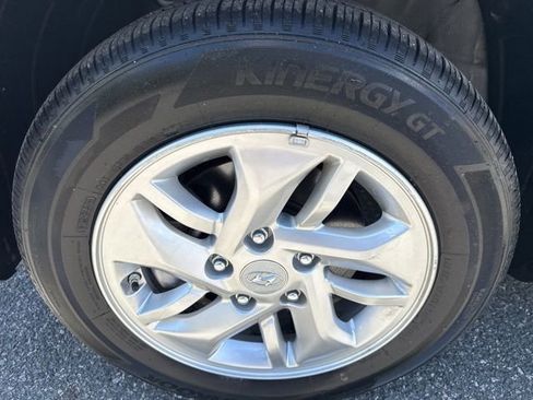 Used 2024 Hyundai Venue SE FWD image 7