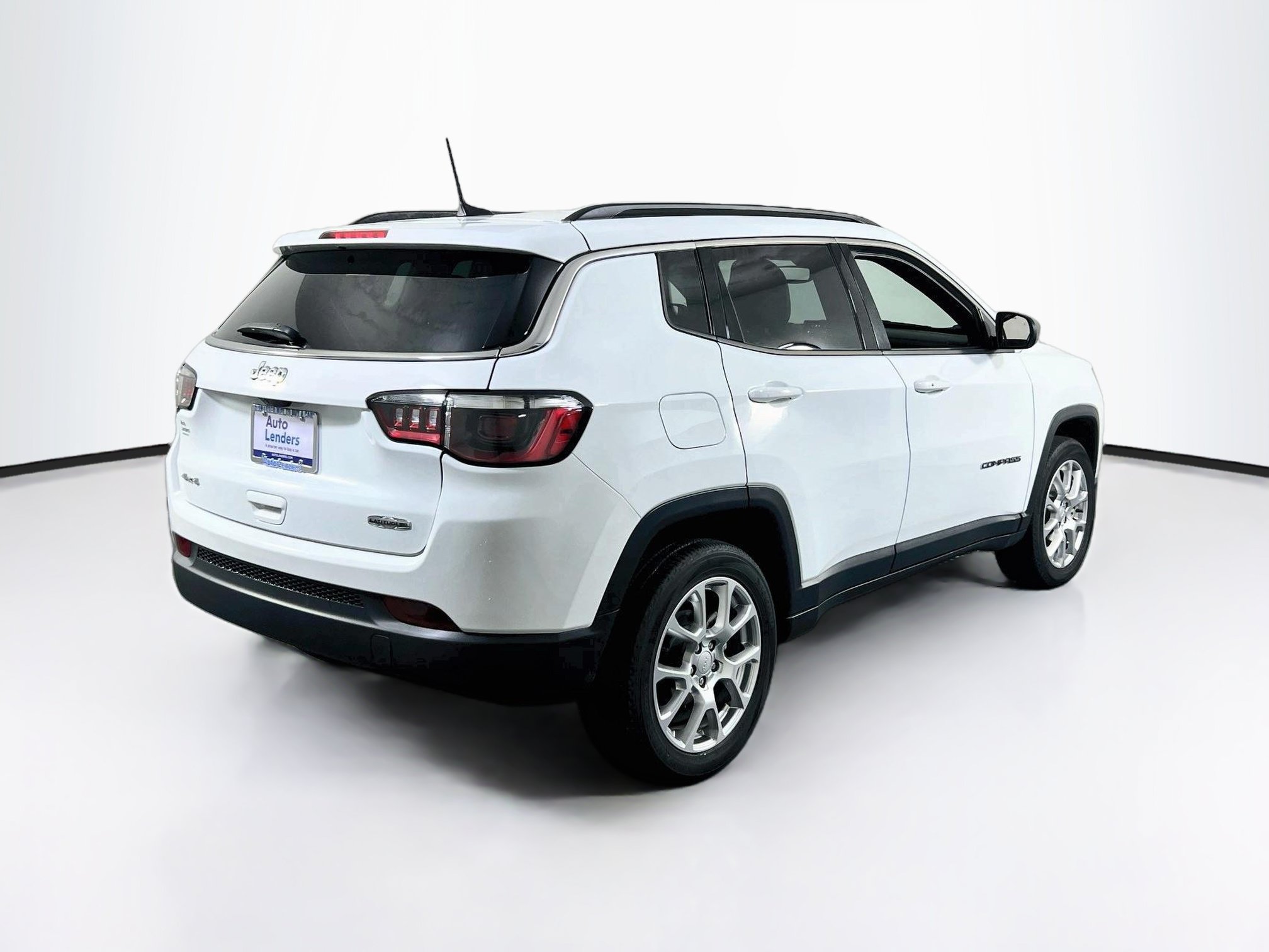 Used 2023 Jeep Compass Latitude AWD/4WD image 5