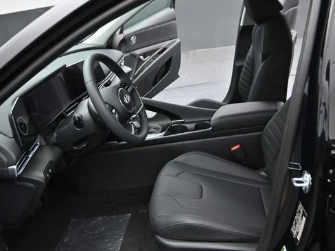 New 2026 Hyundai Elantra Limited FWD image 17