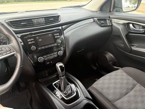 Used 2017 Nissan Rogue Sport SV w/ SV All-Weather Package image 44