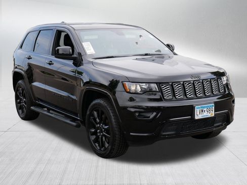 Used 2022 Jeep Grand Cherokee Laredo X AWD/4WD image 2