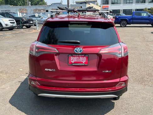 Used 2018 Toyota RAV4 LE AWD/4WD image 8