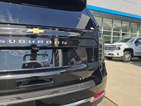 New 2026 Chevrolet Suburban LT w/ Comfort Package AWD/4WD image 17