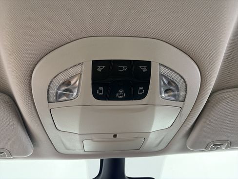 Used 2023 Chrysler Pacifica Touring-L FWD image 29