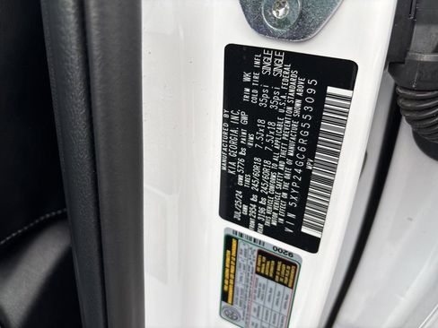 Certified 2024 Kia Telluride LX FWD image 17