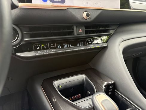 Used 2025 Toyota Crown Signia AWD/4WD image 27