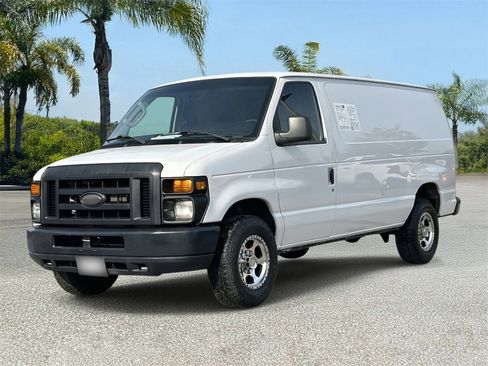 Used 2014 Ford E-250 and Econoline 250 image 2