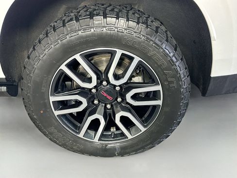 Used 2022 GMC Yukon XL AT4 AWD/4WD image 34