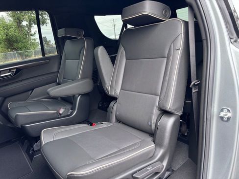 New 2025 Chevrolet Suburban Premier image 40